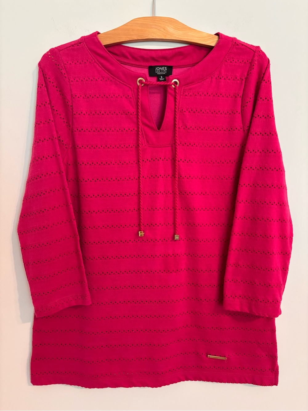 Jones of New York Signature Fuchsia eyelet knit top